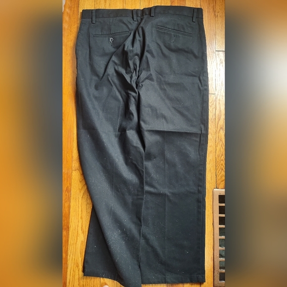 Men's Dockers Classic Fit Black Pants, Size 34x29 - Picture 2 of 4